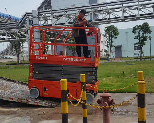 諾力剪(jiǎn)叉式高空作業平(píng)台服役于莆田湄(méi)洲灣電廠