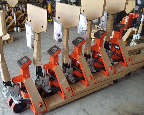 電子秤(cheng)叉車--某五色金屬(shu)回收廠諾力電子(zǐ)秤搬運車